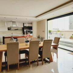 1804 Franklin 3-Bed Penthouse with Rooftop Jacuzzi