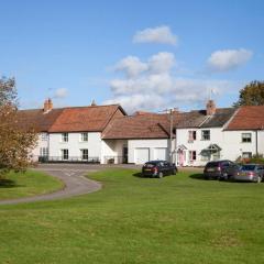 Luxury 1 bed cottage with hot tub and log burner