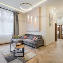 Amora Homes 3 bedrooms bright flat in the heart of the city -FREE PARKING Need Reservation