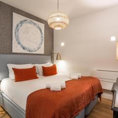 Chic Tailor Made Flat in Chiado
