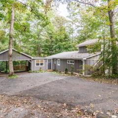 New Listing! Designer Getaway - 2 Bedrooms, 4 Minutes to Dahlonega, Hot Tub