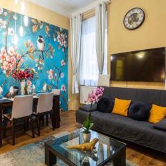 Cherry Blossom Designer Apartment in the Center With Free Parking