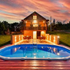 Jungle House with private pool and hot tub