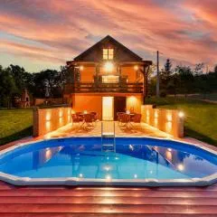 Jungle House with private pool and hot tub