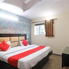 Hotel Westend Holiday Home 5 mint from Nizamuddin Railway Station
