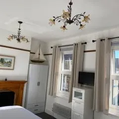 Cosy 2 Bedroom House -2023, 2024 &2025 award winner!