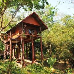 Treehouse Holidays-Lake View