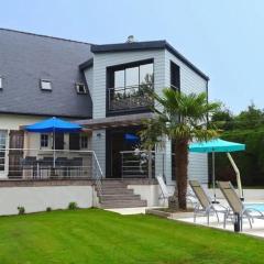 Holiday home with private outdoor pool, Gouesnac"h