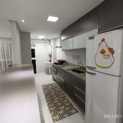 Apto novo, 2 quartos, quadra praia em Santos.