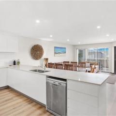 Villa Serene 3, 6-10 Market Street - Surfside Apartments WiFi, water views, Air Con, Pool