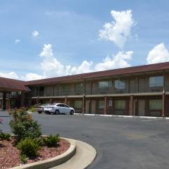 Red Roof Inn & Suites Cleveland, TN