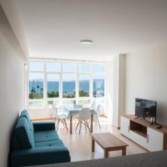 Apartment on the first line of Samil beach and with frontal views of the sea