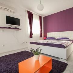 Studio apartment in Okrug Gornji with terrace, air conditioning, WiFi, washing machine 5051-1