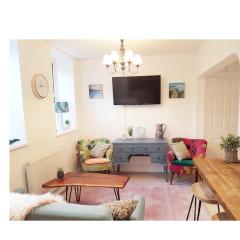 St Ives apartment private parking with garden 10 minute walk into town and beach