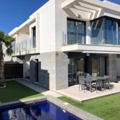 Elegant House with Pool in Vistabella