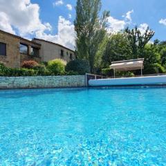 Maison de 4 chambres avec piscine partagee terrasse amenagee et wifi a Puy l'Eveque