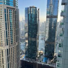 Bright Luxury 2BR Aprt Dubai Marina with Balcony & Free Parking