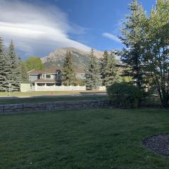 NEW! Cozy Rocky Mountain Chalet managed by Little Sister Getaways