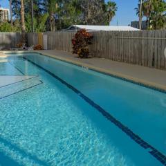 Walk to Beach House in Heart of Entertainment District - Atrium unit 102