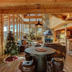 Majestic Luxury 3bed/3.5 Bath with Spectacular Views in Wears Valley!