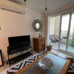 Spacious seaview Sliema Apt, steps from Valletta Ferry