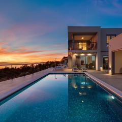 Seaview Villa Big Blue with 32sqm heated pool, 4 bedrooms, and 3 bathrooms