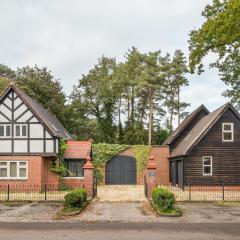 Beautiful English Villa with hottub