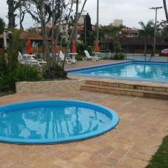 Casa em Condomínio com piscina - Ponta das Canas