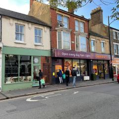 Cosy central 1 bedroom flat near city centre & station