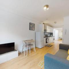 New Spacious 1 bed studio flat in Aldgate