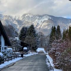 Charmantes Garten-Apartment: Erholung im Chiemgau