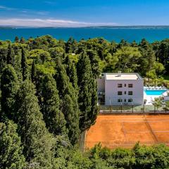 Luxury Villa Velvet Bourbon Split with private pool by the sea