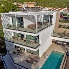 Luxury Villa Delight II Promajna with pool, gym, sauna and jacuzzi