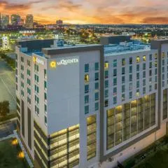 La Quinta Inn & Suites by Wyndham Nashville Downtown Stadium