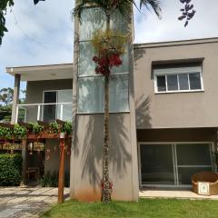 Casa em condomínio fechado, ambiente familiar