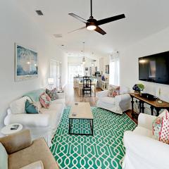 Walk to Beach with Private Pool, Balconies & Huge Lawn Blocks to Dining