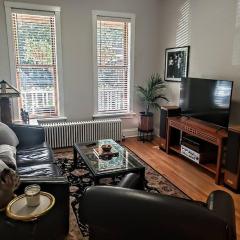 Stylish 2-bedroom Flat in Lincoln Park