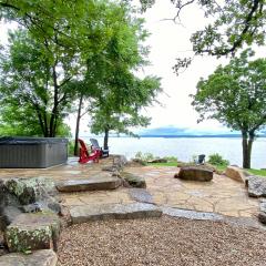 Blufftop Cabin Retreat Hot Tub and Fall Views!