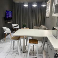 Adventure Apartment - Colchester - 5km from Elephant Park
