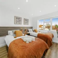 Modern Bungalow in Maidstone sleeps 5 with free parking