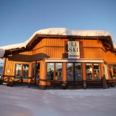 Le Ski Lodge & Steakhouse