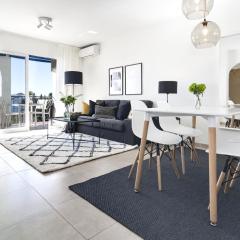 RDM - Stylish Holiday Apartment with Ocean Views