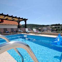 Luxury villa Rooftop pool Avbl in season