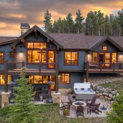 Spacious Elegance, 5 en-suites, hiking trail to town, packed with amenities!