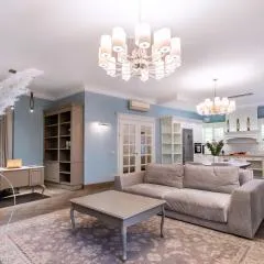 Luxury 2BDR Heart Of Old Town