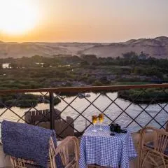 ASWAN NILE PALACE (swimming pool-rooftop-Nile view)