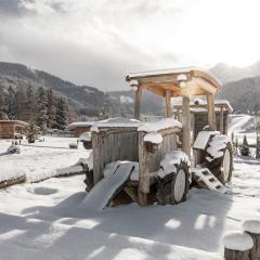 Aparthotel Familiaris - Family Apartments - Pools & Spa in Dolomites