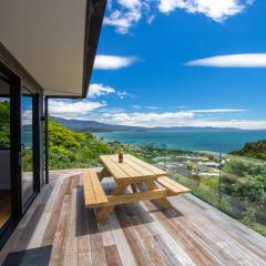 Bay Vista Beauty - Pōhara Holiday Home