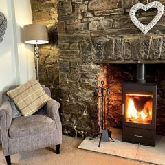 The Cwtch, Log Fire, Sleeps 5, Nr Zip World, Brecon and Bike Park Wales