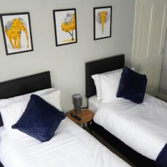 Portobello House - Four Bedroom House perfect for CONTRACTORS - Sleeps 6 - FREE parking